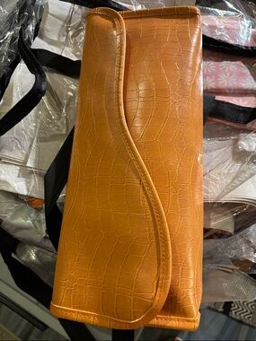 Murval Textured Croc-Embossed Faux Leather Clutch - Tan